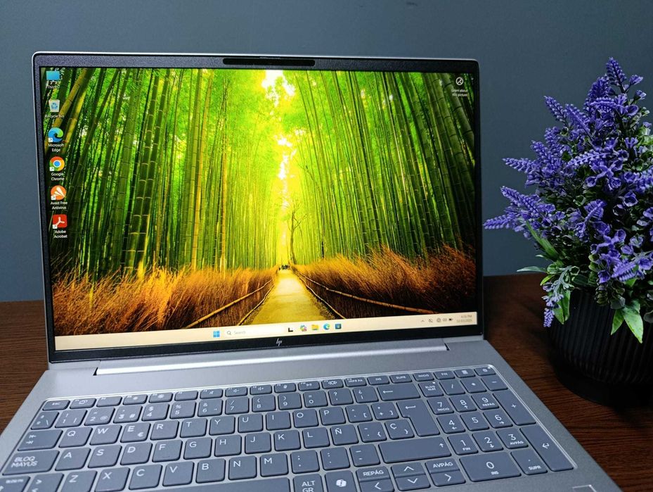 Laptop HP EliteBook NOU – Design Premium, Performanță Business