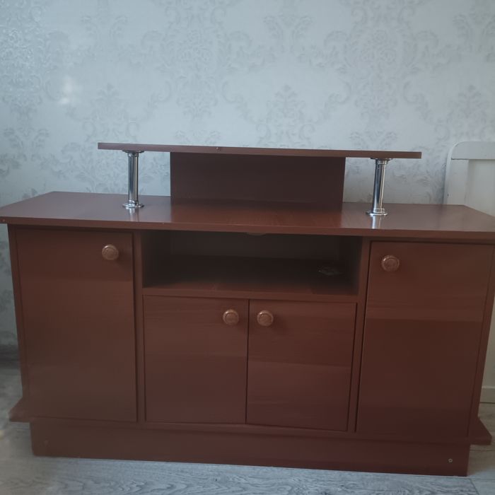 Продам подставку пот телевизор вхарошем состаяние цена 18000 ты