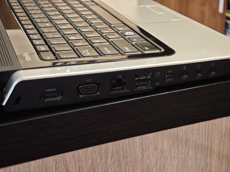 Лаптоп Dell studio 1555 за части