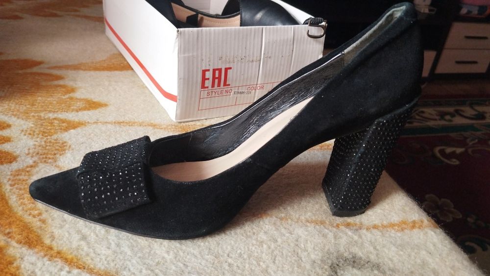 Продам срочно обувь