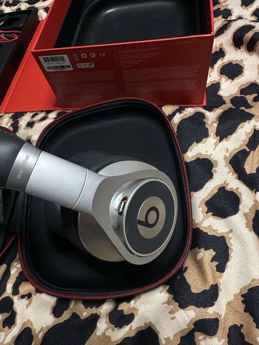 Casti Beats Executive by Dr. Dre