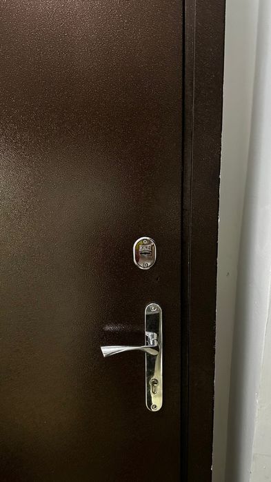 Продам входную дверь