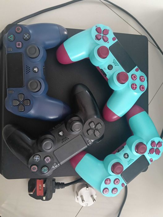 Playstation 4 (PS4) Slim 500 GB cu 25 jocuri