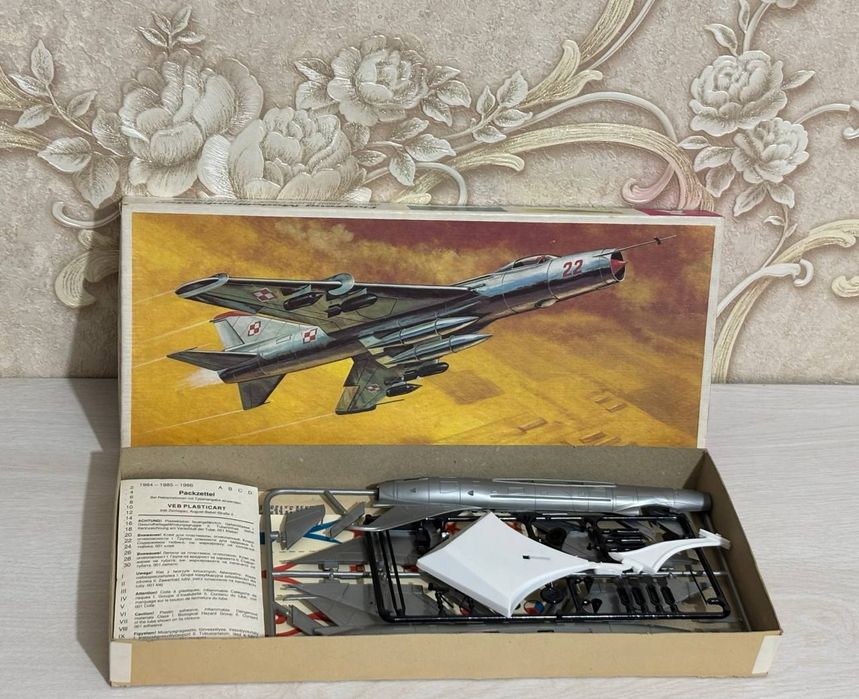 Продаётся винтажная сборная модель самолёта Sukhoi Su-7 в масштабе1:72