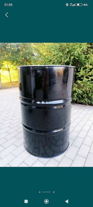 Vând butoi din tablă de 200 litri