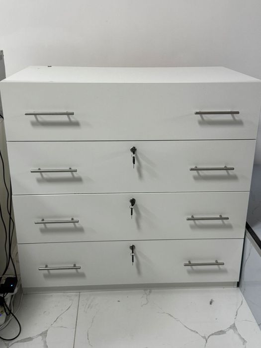 Тумбочки и шкафы