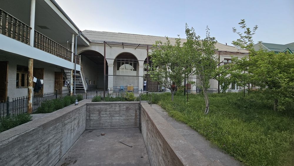 Ангренда катта 16 сотих  ховли сотилади!