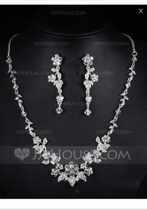 Рокля, сватбена, но подходяща и за други специални поводи