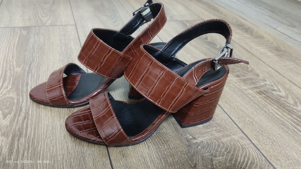 Летние босоножки женские