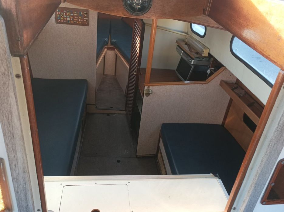 Продавам ветроходна лодка