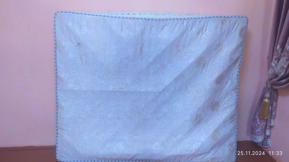 Спальный матрас в хорошем состоянии
