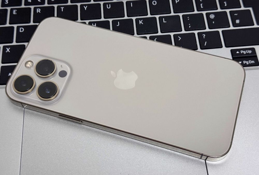 Vand sau schimb Iphone 13 Pro max gold 128 gb impecabil