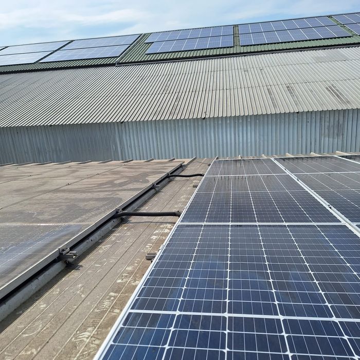 Servicii profesionale pentru curățarea panourilor fotovoltaice