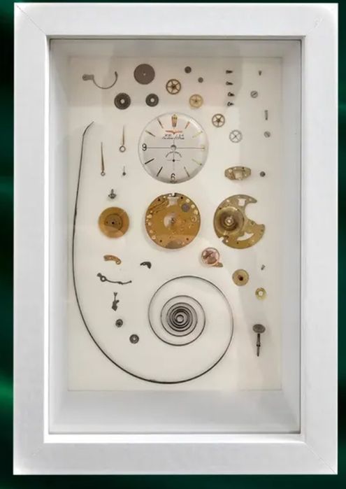 Ръчно изработена картина от разглобен часовников механизъм – уникален