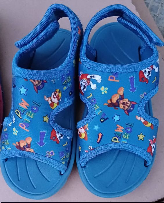 Lot hainute 104-110/sandale 25 Paw Patrol