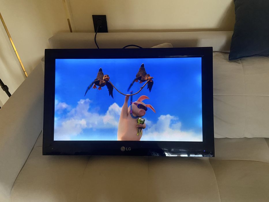 Телевизор LG смарт 32диагональ (81см)