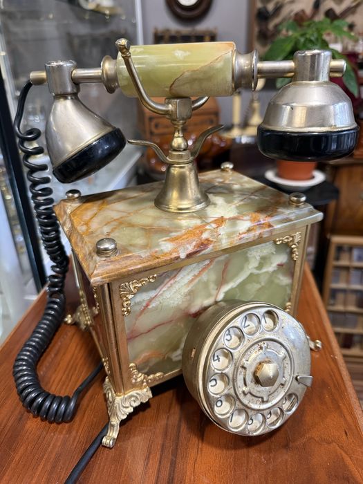 красив стар с оникс ретро телефон Italy