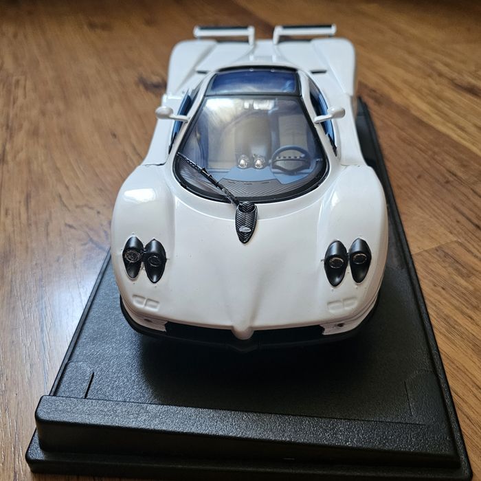 Колекционерски модел в мащаб 1:18 Pqgany Zonda LT12.