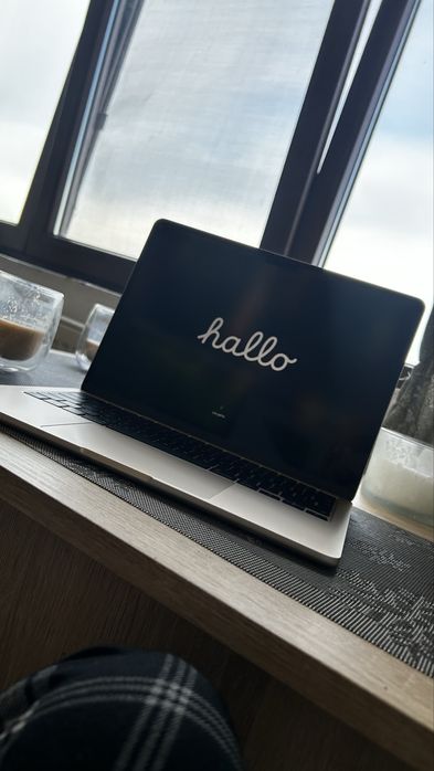 MacBook Air 13” Apple M3 – Starlight | Impecabil | Garanție Emag