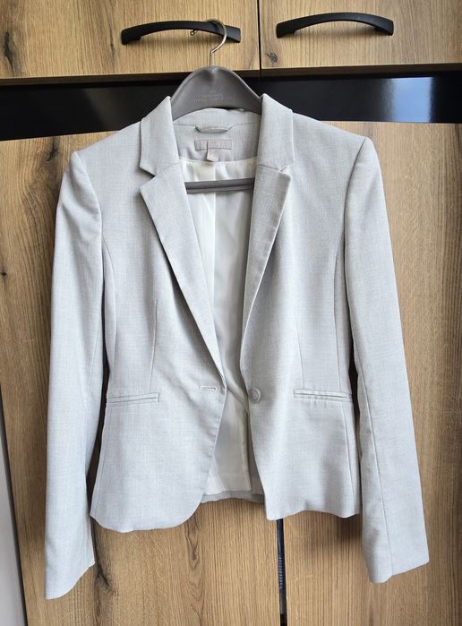 Официален комплект сако и панталон H&M