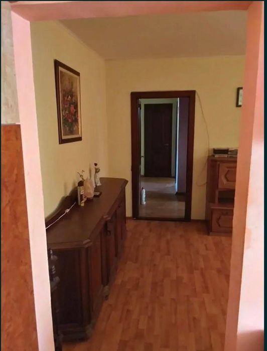 Vand apartament  3 camere.accept variante cu garsoniera sau ap  2 camere
