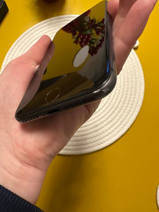 iphone 8 цвят черен