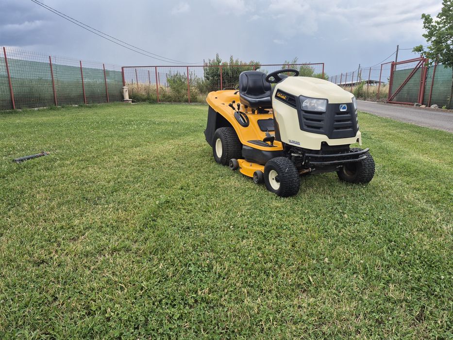 Vand tractoras de tuns iarba