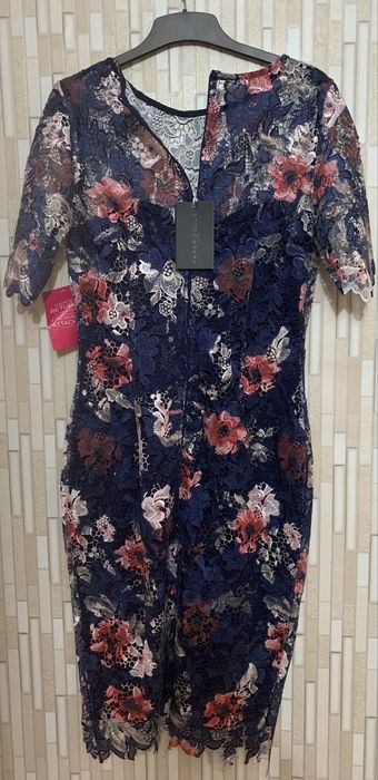 Продаю платье новое