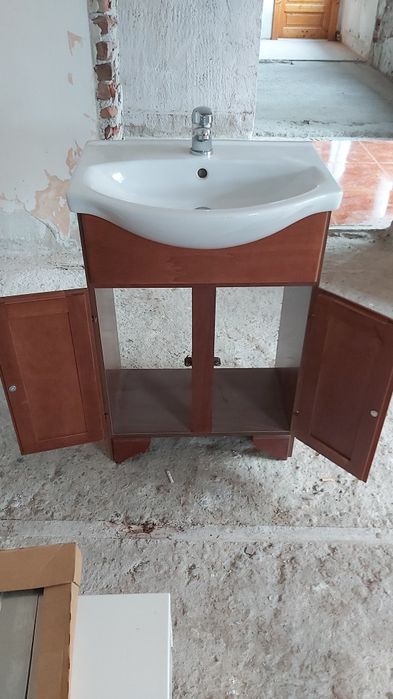 Vand dulap + lavoar + baterie de baie