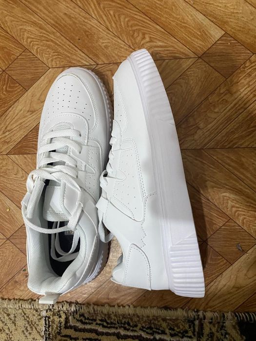 Продам кроссовки