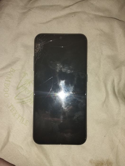 Б-ушный телефон Samsung galaxy A01