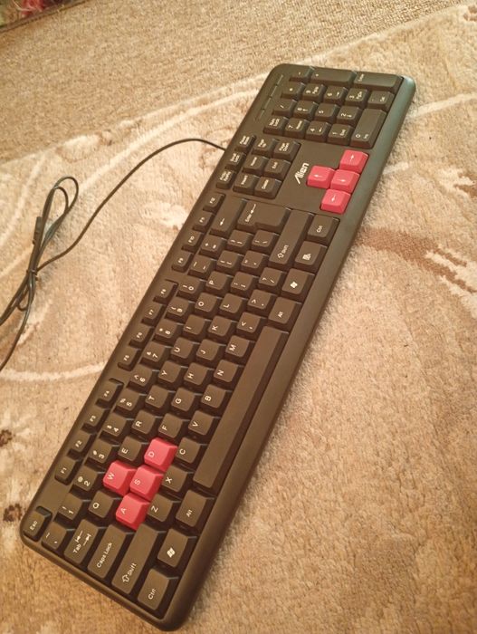 Tastatura alien usb