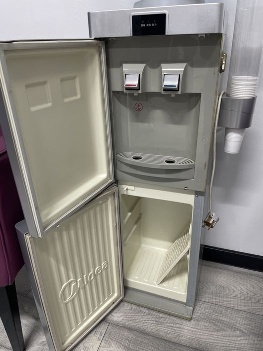 кулер с бутылями