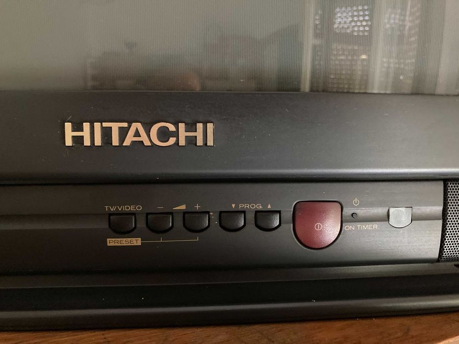 Два телевизора: SONY, HITACHI