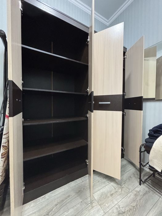 Шкаф вещевой с зеркалом