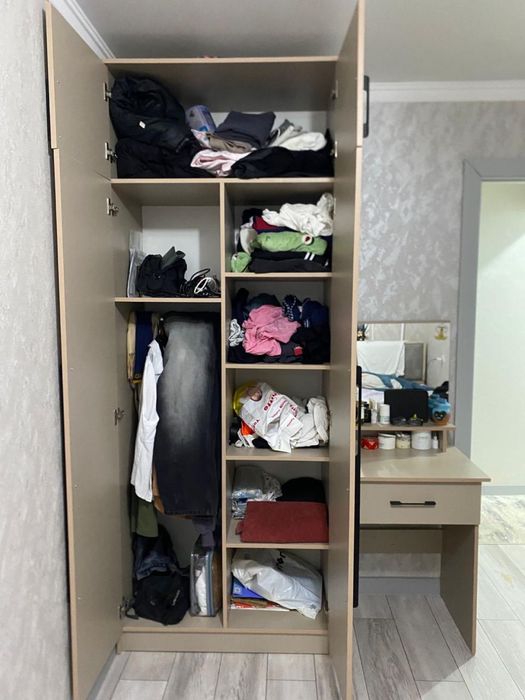 Шкаф, Два кравать,Зерколо