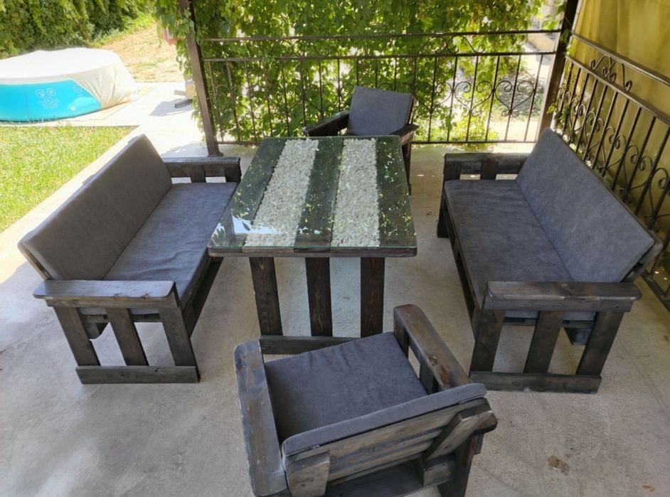 Садовая мебель из дерева.