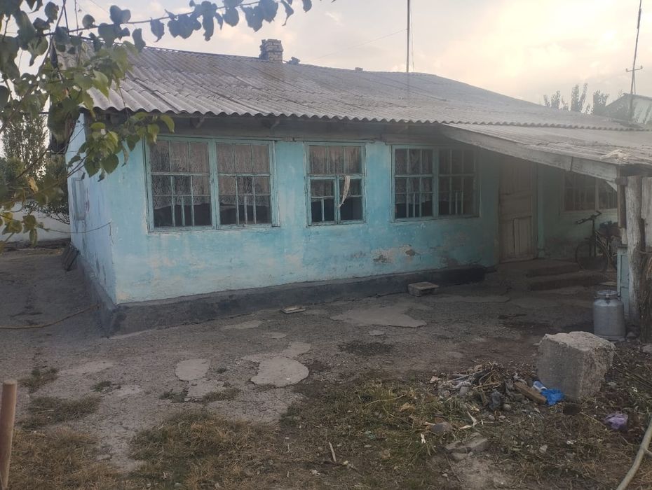 Uy sotiladi 12 sotok