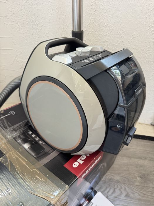 Прахосмукачка без Торба Miele Boost CX1 Allergy 890W HEPA Немска!