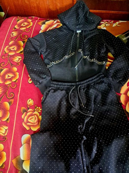 Trening negru cu pietricele față spate Nou