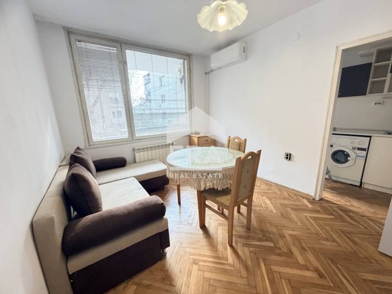 Четиристаен, обзаведен, газифициран апартамент под наем, в тухлена сгр