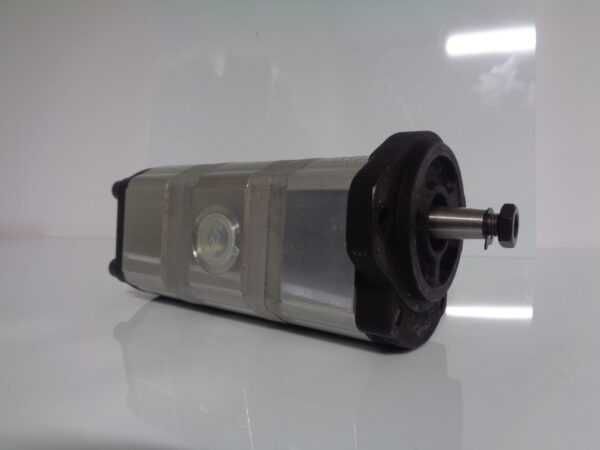 Pompa hidraulica tripla JCB.222C6.3/6.3/6.3X920JC sens rotatie dreapta