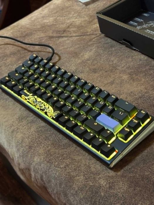 Продавам механична клавиатура Ducky One 3 SF Classic 65% Cherry MX
