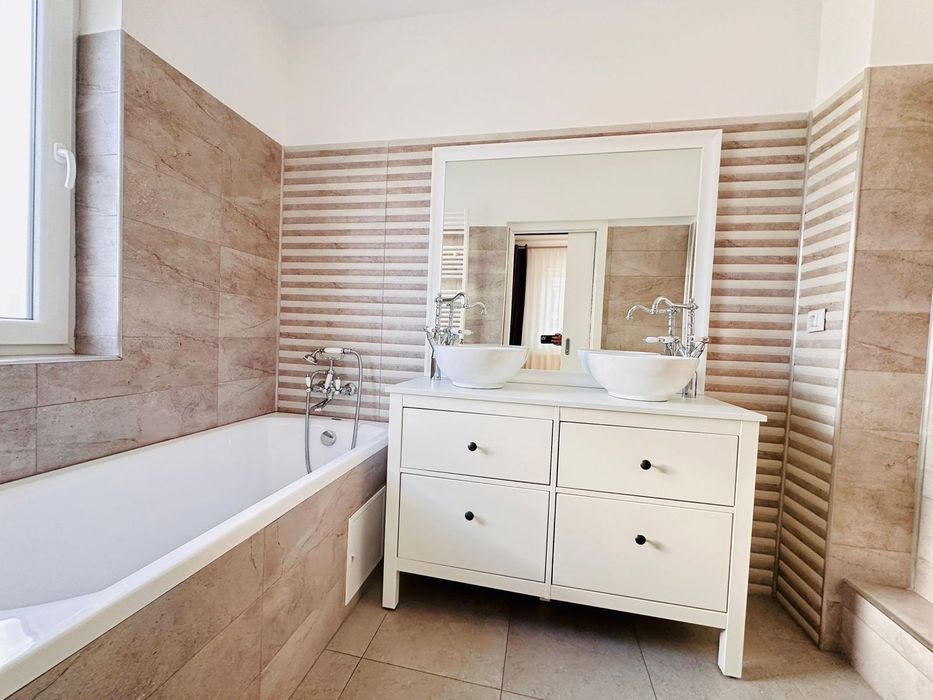 Închiriez apartament spațios cu 3 camere și 2 băi + Loc de Parcare Inclus Disponibil Imediat - View 3