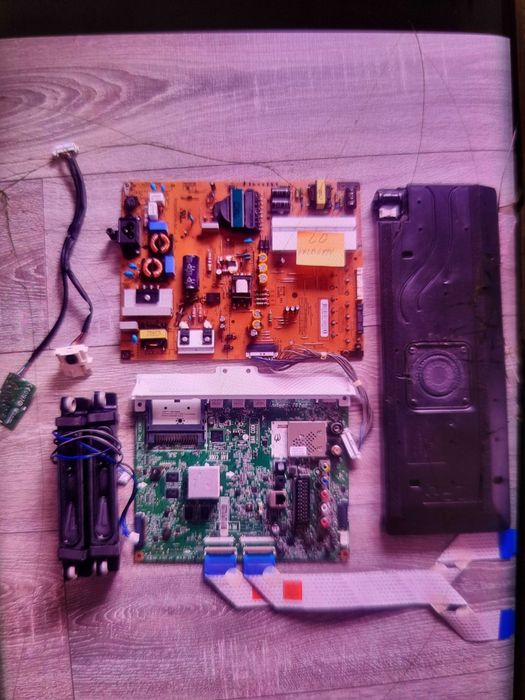 Samsung LE37B653T5P,LG и METZ