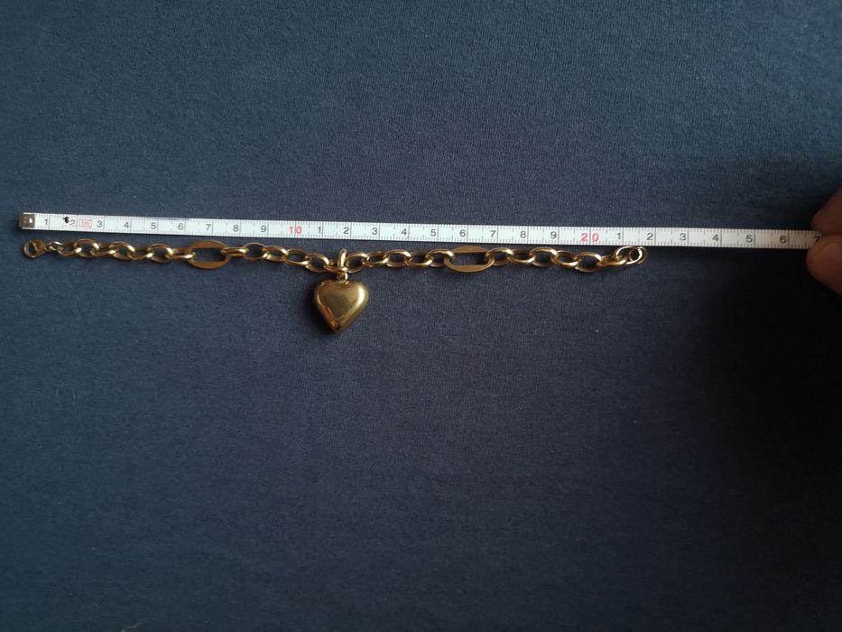 Позлатена дамска гривна със сърчице