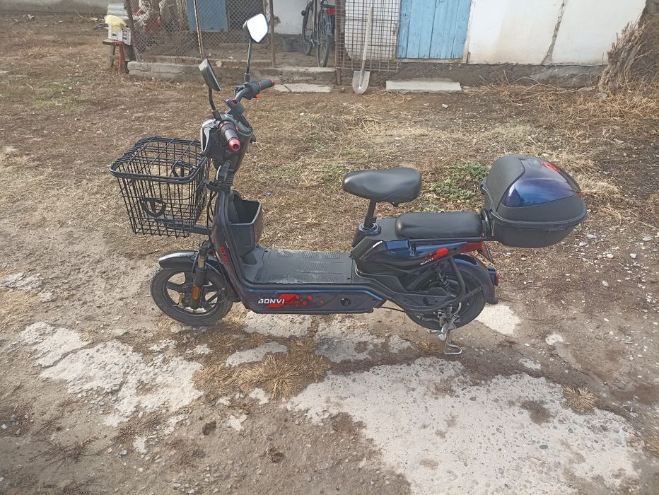 Скутер в хорошем состоянии продается