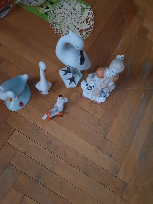 Vând bibelouri vechi