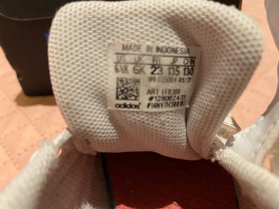 маратонки adidas 23