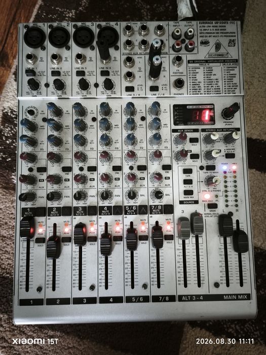 Mixer Behringer UB1204FX-Pro